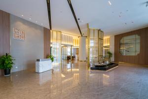 Móttaka eða anddyri á Baolong Homelike Hotel Shanghai - Ma An Shan Branch
