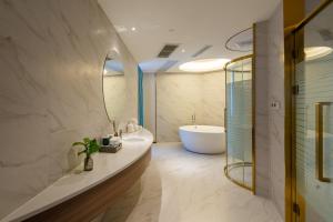 Baðherbergi á Baolong Homelike Hotel Shanghai - Ma An Shan Branch