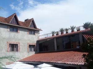 an external view of a building with a tile roof at Hotel Vila Bruci in Burrel