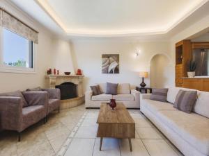 Gallery image of Villa in Kypseli with Private Pool & Gardens in Kipseli +32 photos