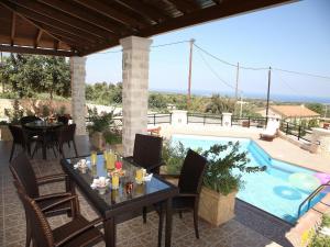 Galería fotográfica de Attractive villa with private pool en Píkris