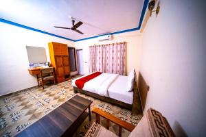 Uma cama ou camas num quarto em Dharma Backpackers