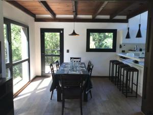 Фотография из галереи Les Brunes 2- Casa en AV Cerro Catedral в городе Сан-Карлос-де-Барилоче +15 фотографий