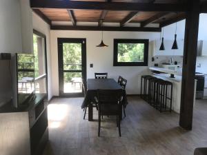 Кухня или мини-кухня в Les Brunes 2- Casa en AV Cerro Catedral
