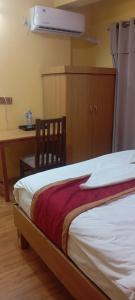 Rúm í herbergi á Rambler's Hotel