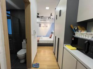 Ein Badezimmer in der Unterkunft The Colony By Infinitum Flixses