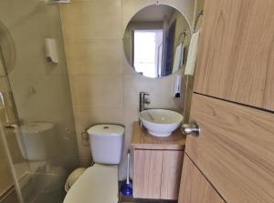 Koupelna v ubytování Apartaestudio S201 a 2 calles Milán Urbanevo