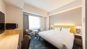 Postel nebo postele na pokoji v ubytování JR-East Hotel Mets Tachikawa