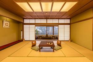 Posezení v ubytování Ooedo Onsen Monogatari Premium Yamanaka Grand Hotel