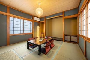 Posezení v ubytování nest Retreat Atami