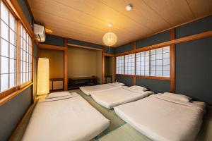 Postel nebo postele na pokoji v ubytování nest Retreat Atami