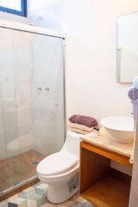 a bathroom with a toilet and a shower and a sink at Loft a 3 cuadras de la playa by G P S rentas in Mazatlán