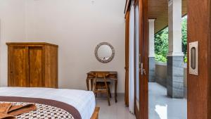 Postel nebo postele na pokoji v ubytování Depi House Ubud