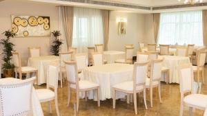 Гостиная зона в Royal Grand Suite Hotel