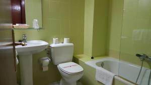 Ein Badezimmer in der Unterkunft Los Acebos Cangas