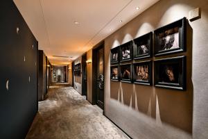 Arthur Hotel Luogang Xiangang Metro Guangzhou-Free Breakfast and Free Afternoon Teaにあるテレビまたはエンターテインメントセンター