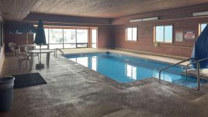 Bazén v ubytování Motel 6-Waterloo, IA nebo v jeho okolí + 65 fotografií