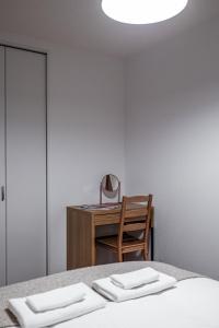 Postel nebo postele na pokoji v ubytování GO FINE 天下茶屋 brown