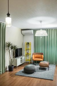 TV a/nebo společenská místnost v ubytování GO FINE 天下茶屋 brown