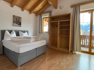 Posteľ alebo postele v izbe v ubytovaní Chalet in Stubai Valley near Ski Slopes