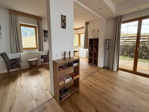 Posedenie v ubytovaní The Stubai Lodge Modern Living with Garden & Mountain View