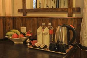 Kemudahan buat kopi dan teh di Hotel Yechu