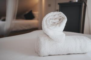 Postel nebo postele na pokoji v ubytování Santiago 10 - Sleeps 10, Free Wifi & Parking + 55 fotografií