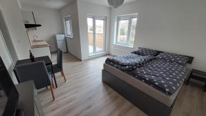 Posteľ alebo postele v izbe v ubytovaní Apartmán u letiště