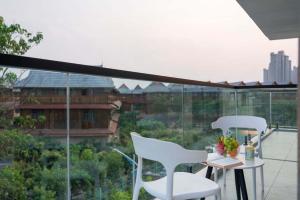 Xishuangbanna Verdant House Resort Hotel 발코니 또는 테라스
