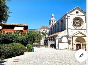 Fotografie z fotogalerie ubytování Casette rosse nel borgo medievale di Fossanova v destinaci Latina