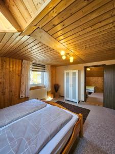 Afbeelding uit fotogalerij van Ferienhaus Baumann mit Garten in Furth im Wald