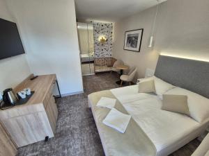 a hotel room with a large bed and a bathroom at Wojciech-pokoje PREMIUM-śniadania bufet-2 sale zabaw-możliwość wyżywienia in Władysławowo