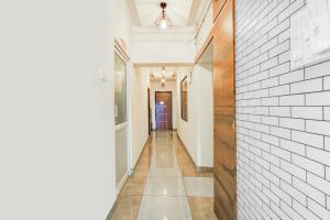 Fotografie z fotogalerie ubytování Super Townhouse Krishnagiri formerly Vijay Inn v destinaci Krishnagiri
