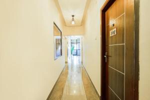 Fotografie z fotogalerie ubytování Super Townhouse Krishnagiri formerly Vijay Inn v destinaci Krishnagiri