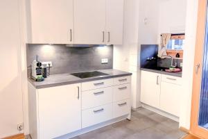 Küche/Küchenzeile in der Unterkunft Zentrales Apartment mit Balkon direkt am Wanderweg - Alpenperle Tegernsee