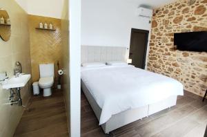 TV a/nebo společenská místnost v ubytování Setoija Guest House