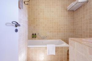 a bathroom with a bath tub and a sink at Hôtel La Villa Sainte Valérie Adults Only in Juan-les-Pins
