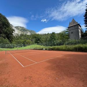 Εγκαταστάσεις για τένις ή/και σκουός στο Gästehaus Schloss Leopoldstein ή εκεί κοντά