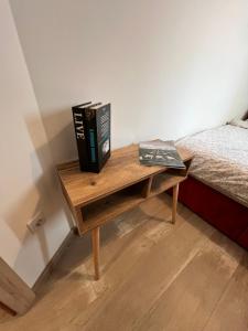 Rúm í herbergi á Apartman-Stefanovic