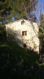 a house with two windows on the side of it at T2 La Treille avec extérieur non attenant in Allauch +2 photos