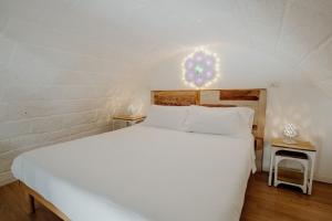 Postel nebo postele na pokoji v ubytování Fari e Fanali by MONHOLIDAY