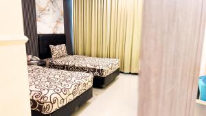 Katil atau katil-katil dalam bilik di UTC Hotel Semarang