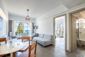 Posezení v ubytování ALOS SUITES ex-Possirama Bay aparts + 21 fotografií