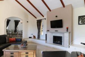 Telewizja i/lub zestaw kina domowego w obiekcie La Manga Club Resort - Individual Villa 559