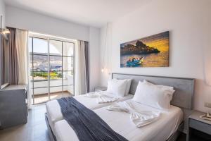 Postel nebo postele na pokoji v ubytování ALOS SUITES ex-Possirama Bay aparts