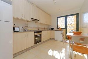 Η κουζίνα ή μικρή κουζίνα στο La Manga Club Resort - Hacienda del Golf 408