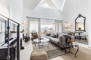 Łóżko lub łóżka w pokoju w obiekcie La Manga Club Resort - Los Olivos 371