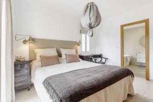 Łóżko lub łóżka w pokoju w obiekcie La Manga Club Resort - Los Olivos 371