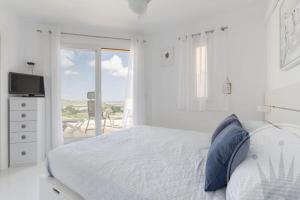 Łóżko lub łóżka w pokoju w obiekcie La Manga Club Resort - Los Molinos 567