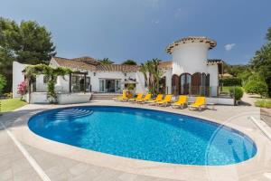 willa z basenem przed domem w obiekcie La Manga Club Resort - Individual Villa 524 w mieście Atamaría